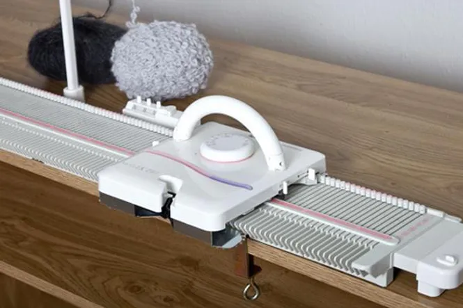 Hovedbilde LK150 Manuell mellomstrikkemaskin