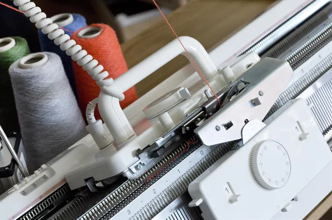 Hovedbilde SK 840 elektronisk strikkemaskin + ribbapparat ...